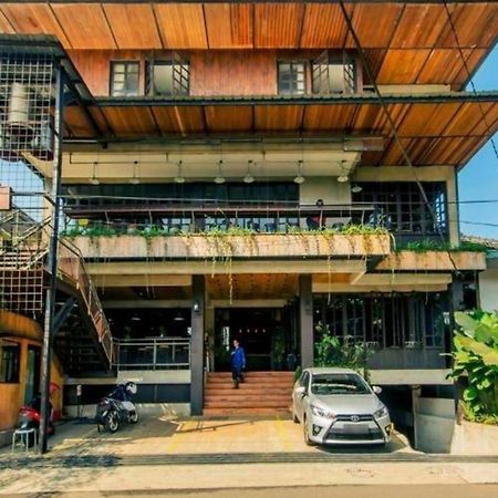 Triple Seven Bed & Breakfast Бандунг Экстерьер фото