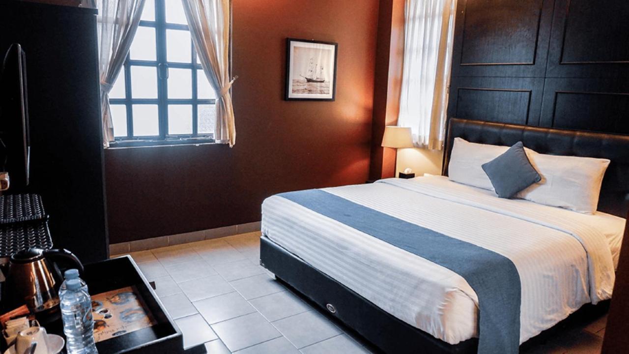 Triple Seven Bed & Breakfast Бандунг Экстерьер фото