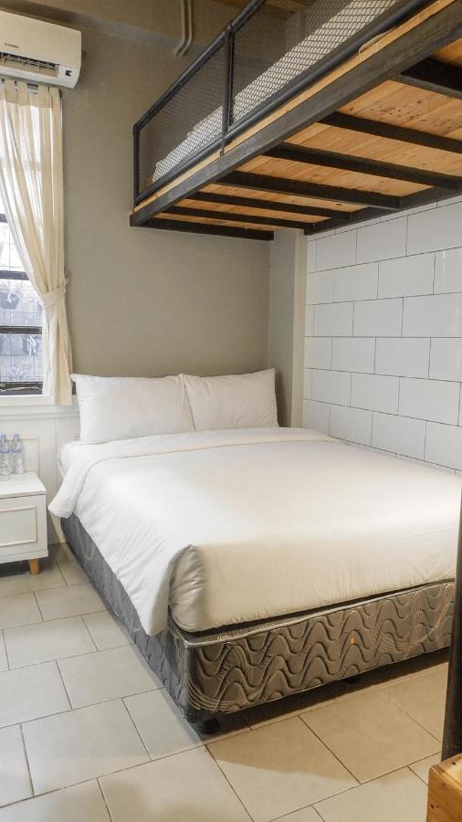Triple Seven Bed & Breakfast Бандунг Экстерьер фото