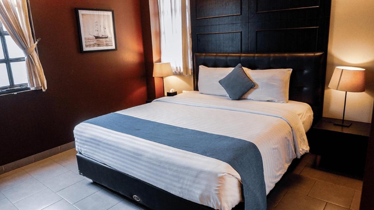 Triple Seven Bed & Breakfast Бандунг Экстерьер фото