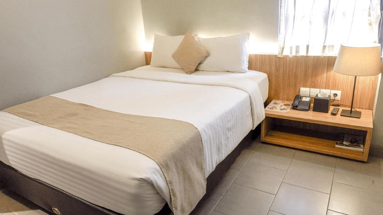 Triple Seven Bed & Breakfast Бандунг Экстерьер фото