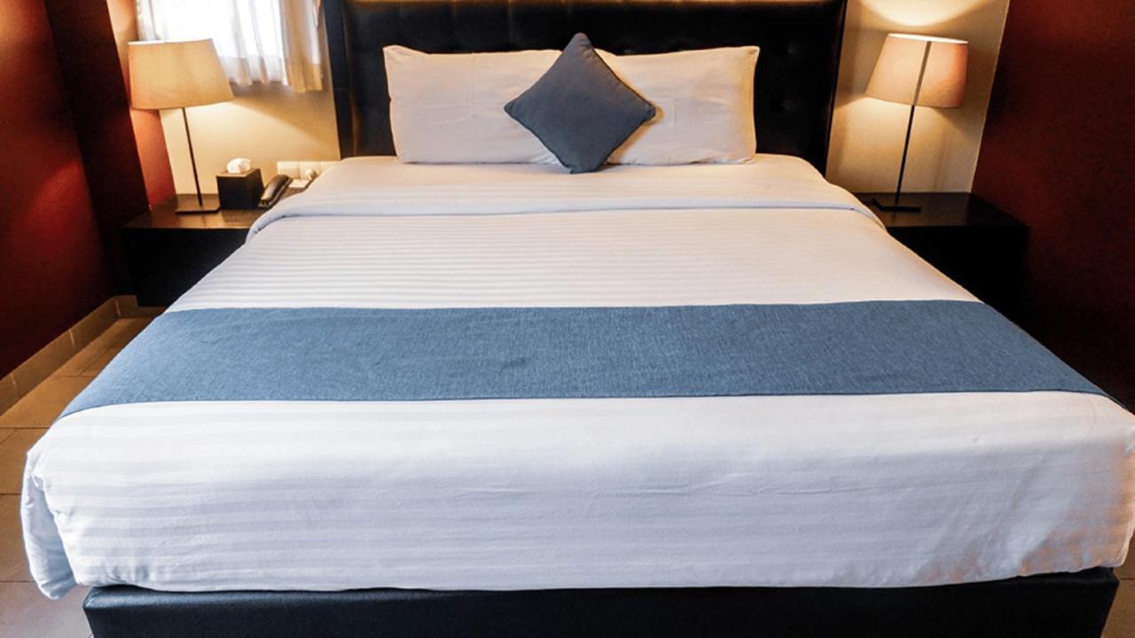 Triple Seven Bed & Breakfast Бандунг Экстерьер фото