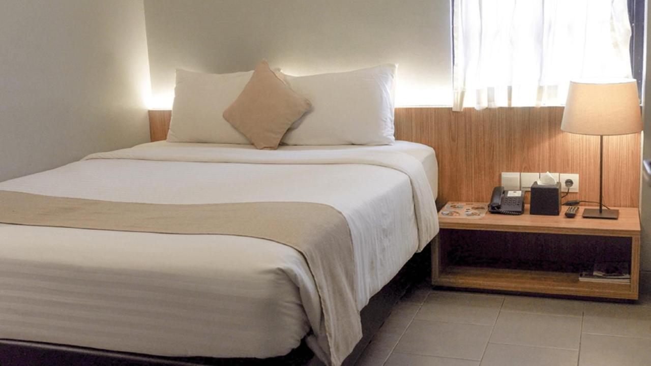 Triple Seven Bed & Breakfast Бандунг Экстерьер фото
