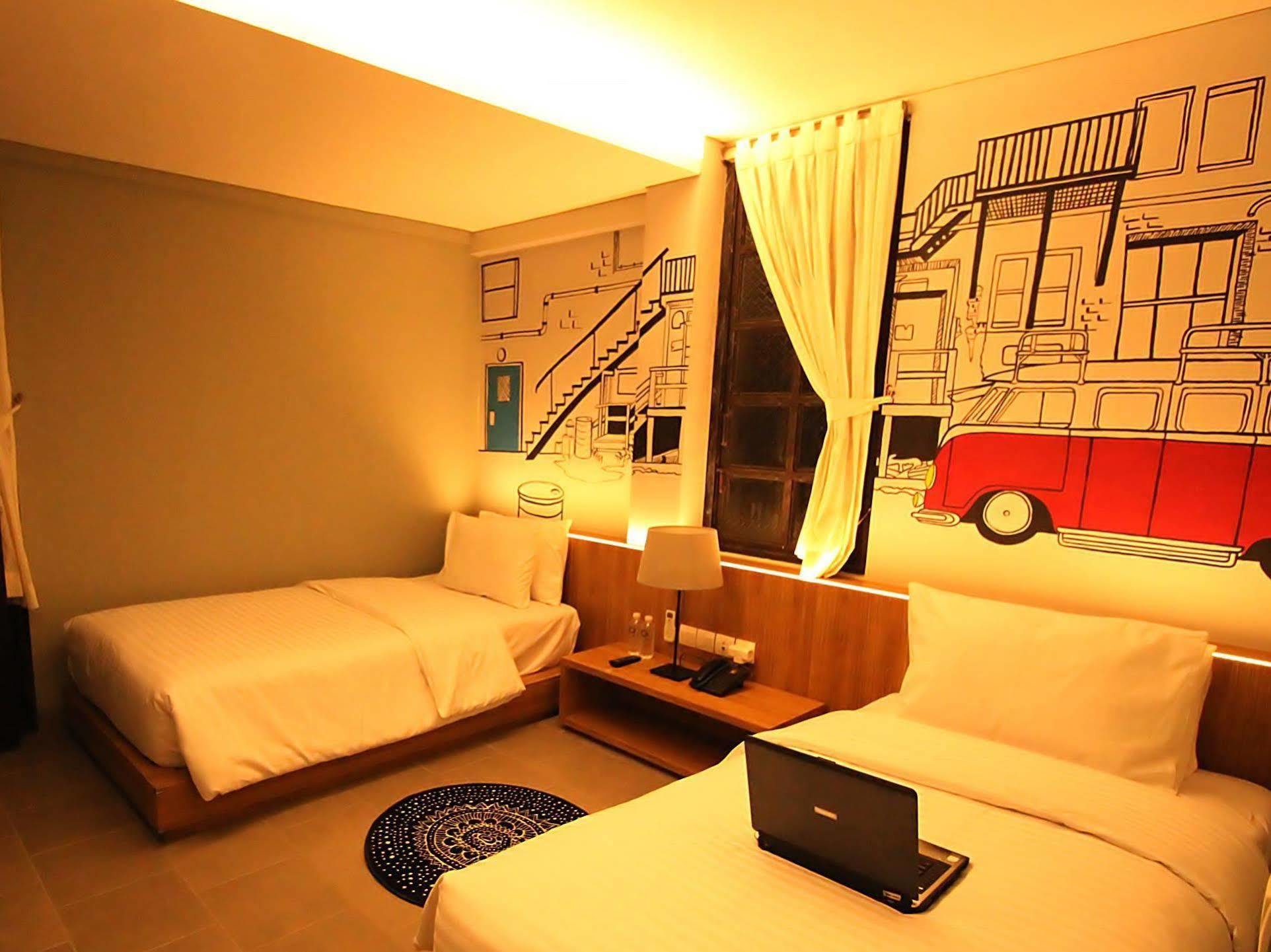 Triple Seven Bed & Breakfast Бандунг Экстерьер фото